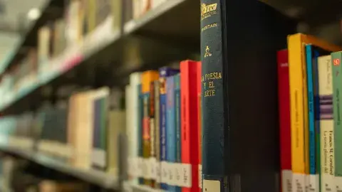 Estudiante de PrepaTec Hidalgo publica poema en libro de Ethel Krauze