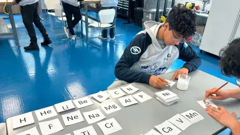 PrepaTec Metepec desarrolla tabla periódica en braille