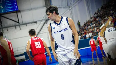 Borrego Tec continúa legado familiar en básquetbol de El Salvador
