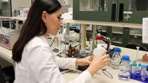 Alumna Tec trabaja en chocolate para mejorar memoria infantil