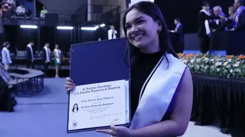 Música y violín guían objetivos estudiantiles de egresada de PrepaTec
