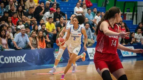 Entre duelas: Anisa Jeffries vive en Tec su pasión por el basquetbol