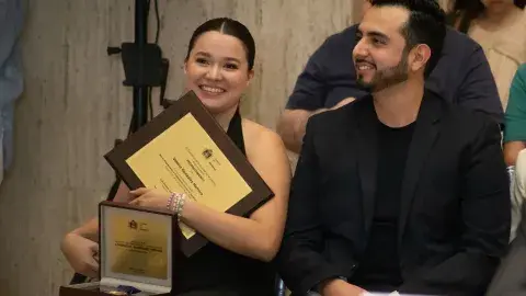 ¡Galardonados! Egresados reciben medalla al mérito por emprendimientos