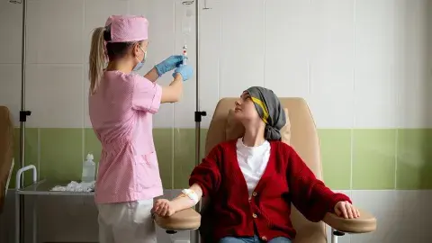 Con glóbulos blancos: alumna Tec crea propuesta de terapia anticáncer