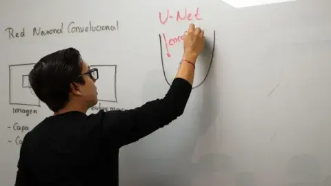 Con algoritmo, profesor Tec colabora en el diagnóstico médico ocular