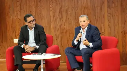 ¡Para jóvenes! 4 consejos para emprender, según autor internacional