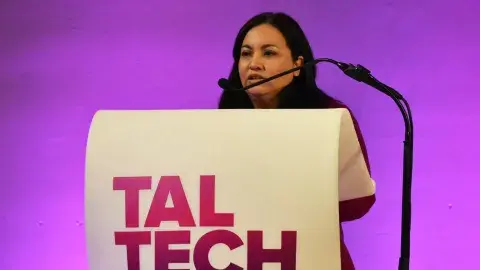 ¡En Estonia! Profesora Tec expone proyecto sobre realidad aumentada