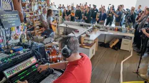 ¿Quieres producir música? Impulsor del sonido Tiny Desk te da 3 tips