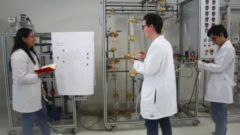 Alumnos de Tec CEM ganan concurso internacional de ingeniería química
