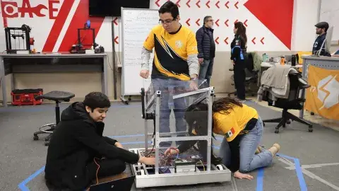 ¡Renovados! Nuts and Volts va a reto robótico FIRST con nuevo equipo