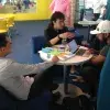 Alumnos diseñando 