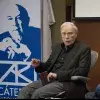 Robert McKee en charla con estudiantes