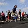 Niñas saltando cuerda activación física