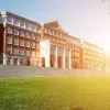 fachada de universidad
