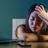 Mujer sufriendo ciberacoso