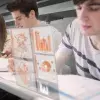 Techvolution: la visión de experiencias ágil y sencillas del Tec de Monterrey para su comunidad (ilustrada con un joven tomando una computadora y saliendo de ella elementos digitales visuales)