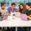 Estudiantes del Tec de Monterrey estudiando en biblioteca del campus Monterrey