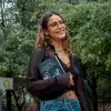 Valeria Belloda firma uno de sus libros en la FIL 