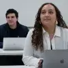 Alumnos tomando apuntes en la certificación