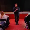 El Dr. Stuart en exposición sobre el "Future Thinking" ante estudiantes de diseño 