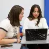 3 alumnas de PrepaTec Laguna miran su app creada para conectar centros de ayuda con donantes