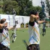 Liliana tirando con arco