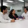 Profesores hablando acerca de sus experiencias en los congresos internacionales