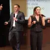 Integrantes del equipo exponiendo su caso