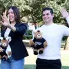 Alejandro Padilla, Rebeca Saint y Federico Ríos saludando a la cámara.