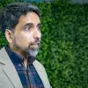 Sal Khan durante su entrevista con CONECTA en el Tec de Monterrey