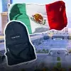 Montaje de fotos con Abu Dabi de fondo y una mochila, bandera mexicana y dos jóvenes adolescnetes.