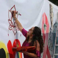 alumna participando en viernes azul