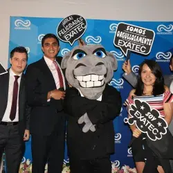Alumnos que firmaron su título