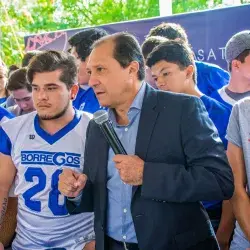 Director de Campus junto a alumnos