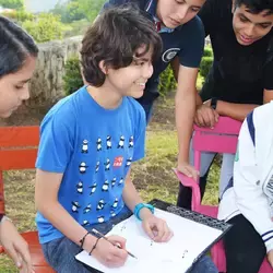 Sofia con sus compañeros de clase