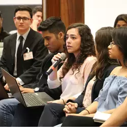 Alumnos de la Escuela de Gobierno, Ciencias Sociales y Gobierno