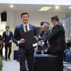 Alumnos de preparatoria, profesional y maestría celebraron su graduación en Zacatecas.