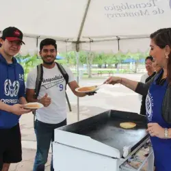 Bienvenida con Hot Cakes en campus Tampico