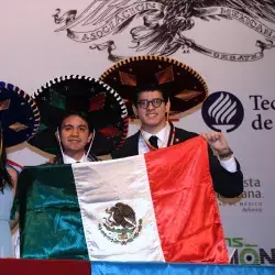 Alumnos en el campeonato mundial universitario de debate