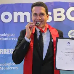 Reconocen formación integral de alumnos laguneros con Premios DAE