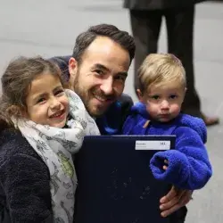 Graduado con sus hijos
