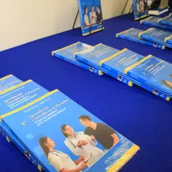 El libro fue escrito por Jorge Valdez García y Silvia Olivares, ambos integrantes de la Escuela de Medicina y  Ciencias de la Salud del Tecnológico de Monterrey.