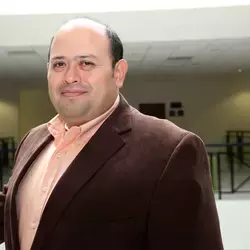 El profesor Salvador Leetoy realiza su estancia en la universidad estadounidense desde agosto 2017 y hasta Mayo 2018.