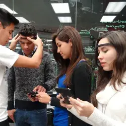 Estudiantes ganadores del Premio Rómulo Garza
