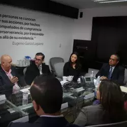 Direcotores realizando la firma del convenio