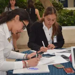 Alumnas preparándose para su siguiente debate. Bigdebate 2018. 