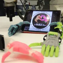 e-NABLE Tec: prótesis de mano de ultra bajo costo.