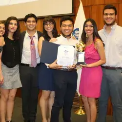 Alumnos de la Sociedad de Alumnos de Médico Cirujano (SAEMIS)