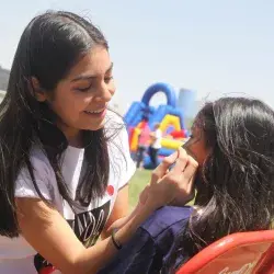 Alumnos del Tec “crean sonrisas” en niños de casas hogar