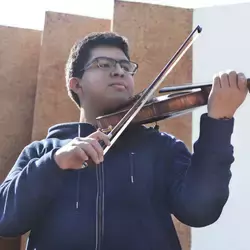 Mario Alberto Cuesta González un chico que cursa el 2do. Semestre de la PrepaTec, se ha destacado en el ambiente musical a lo largo de estos últimos años. 